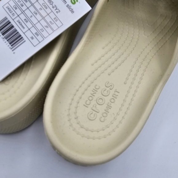 ⭐️40% Off⭐️ Crocs Classic Platform Slide in Bone - Picture 7 of 8